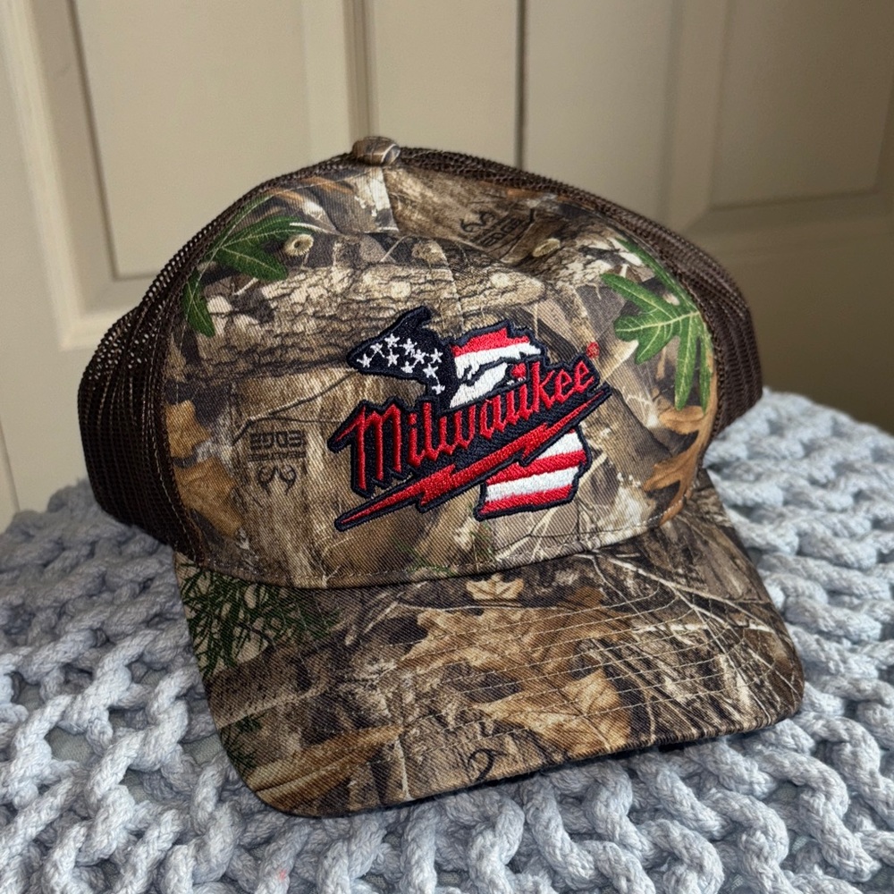 NWT Michigan Milwaukee tools real tree Camo Trucker Hat